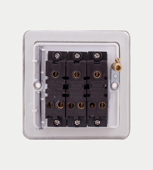 A&T 10A 3 Gang 1 way switch 3mm